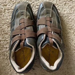 American Eagle Brown Velcro Shoes